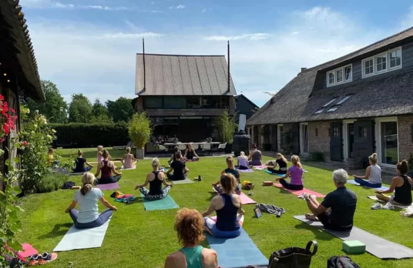 International Yoga Day 2020 met Nanda (Yogalofvers)