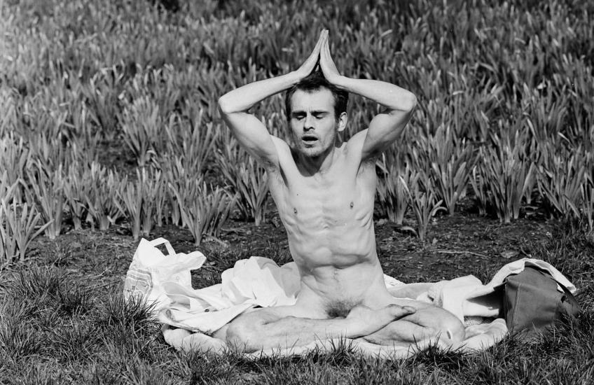 ‘Naakte yogai in Vondelpark’