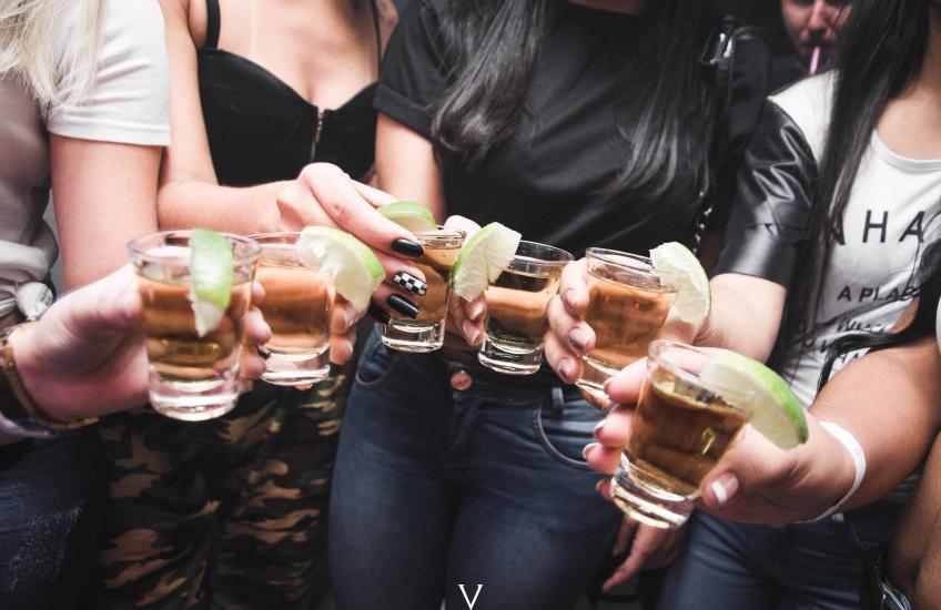 yogasnuiver cocaine feest yoga van dale woord 2018