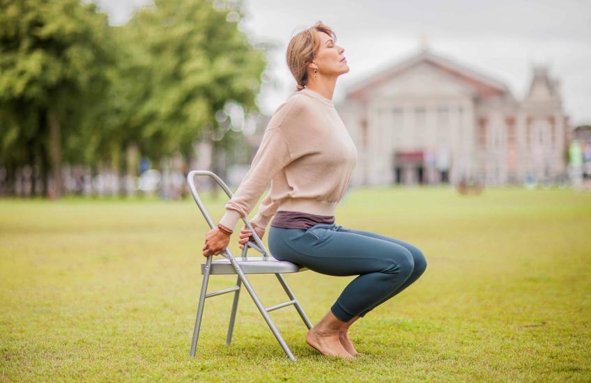 Paula Jap Tjong geeft op 13 april een workshop stoeyoga. 