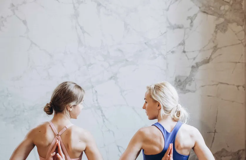 Yogaposes die je samen kan doen