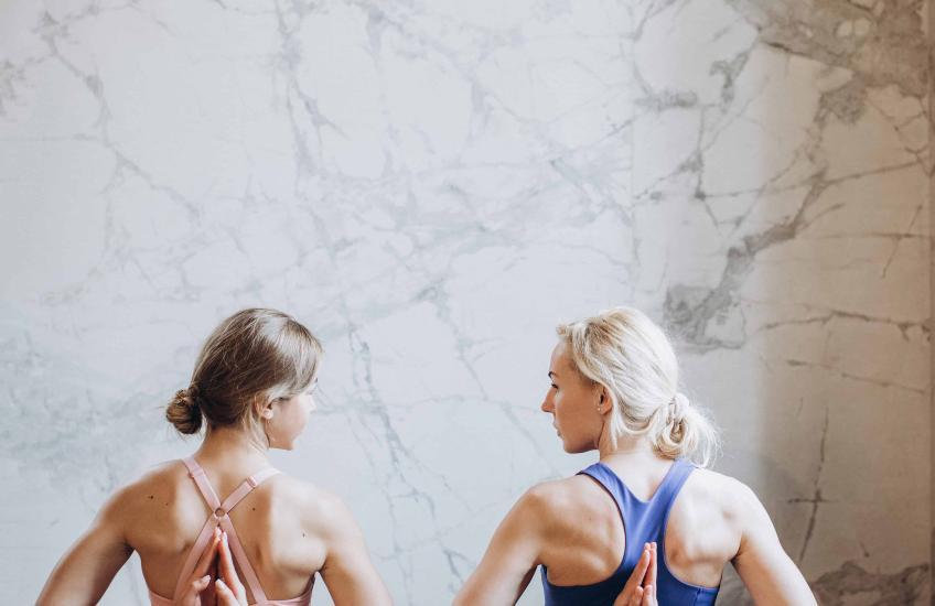 Yogaposes die je samen kan doen