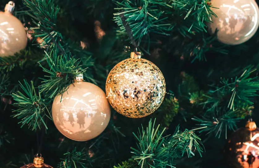 5 yogaposes die je tijdens de kerst kan doen