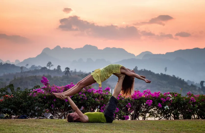 Yoga op het gras. Bron: Unsplash