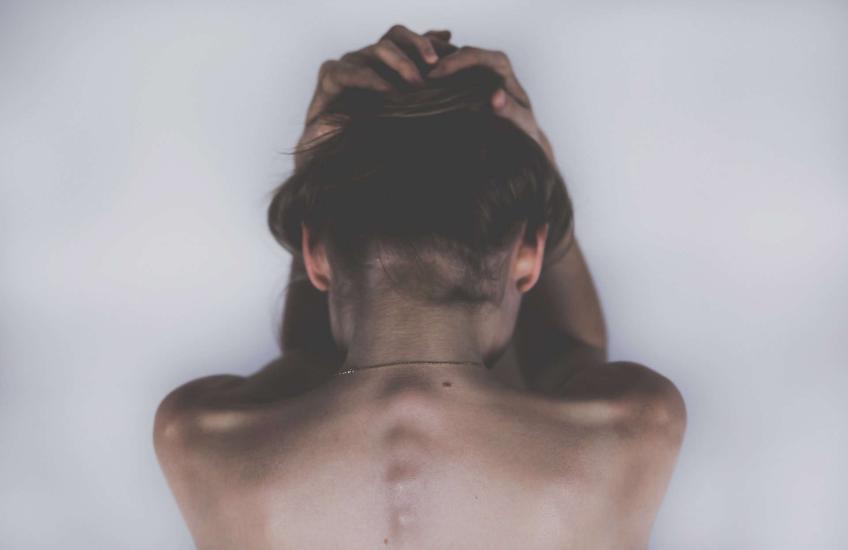 5 yogaposes die helpen tegen hoofdpijn