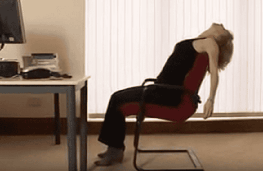 Beeldstil via YouTube. Yoga for the Office - Part 1 van Ekhart Yoga.