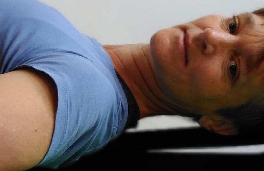 Op het bovenrugstripje