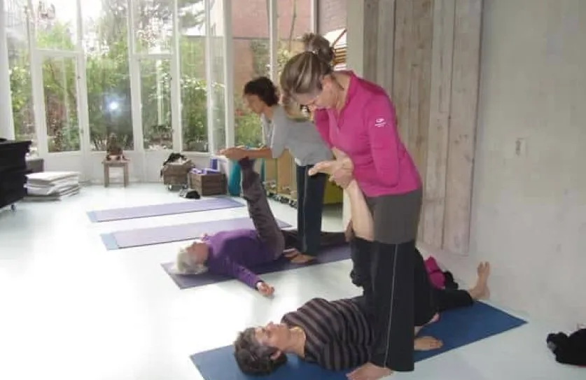 Oona Giesen: Hatha yoga met Iyengar basis 