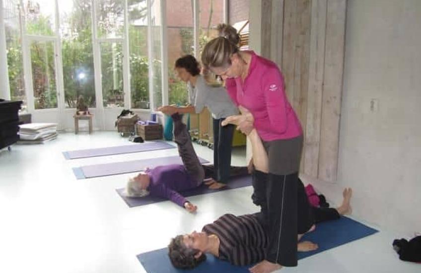 Oona Giesen: Hatha yoga met Iyengar basis 