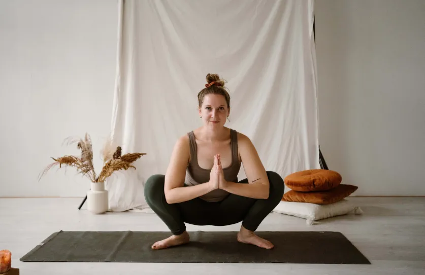 Laura de online yoga juf