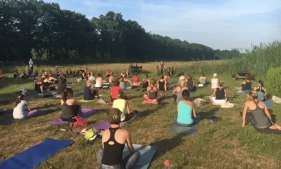 Wereld Yoga Dag SunSet Flow op Landgoed van Natuurmonumenten