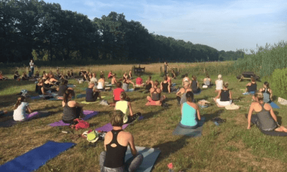 Wereld Yoga Dag SunSet Flow op Landgoed van Natuurmonumenten