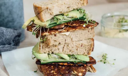  Tempeh bacon sandwich -  Lisa Goes Vegan