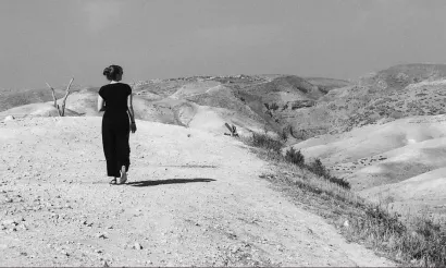 Palestijnse yogadocente en violiste Tala Khouri zet haar spiritualiteit in voor een geweldloze wereld.