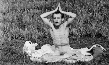 ‘Naakte yogai in Vondelpark’