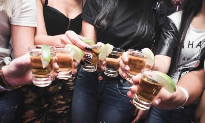 yogasnuiver cocaine feest yoga van dale woord 2018