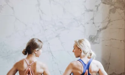 Yogaposes die je samen kan doen