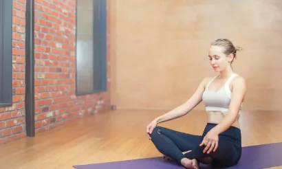 Dit is hoe yoga je kan helpen met het afvallen 