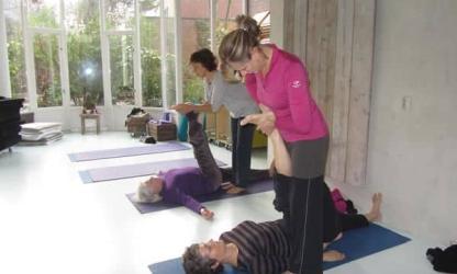 Oona Giesen: Hatha yoga met Iyengar basis 