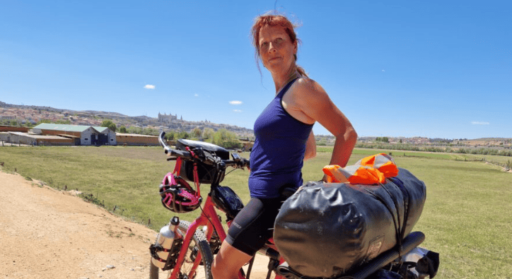 Yogi Annet reist op de fiets door Europa: ”Yoga doe je niet alleen op de mat”