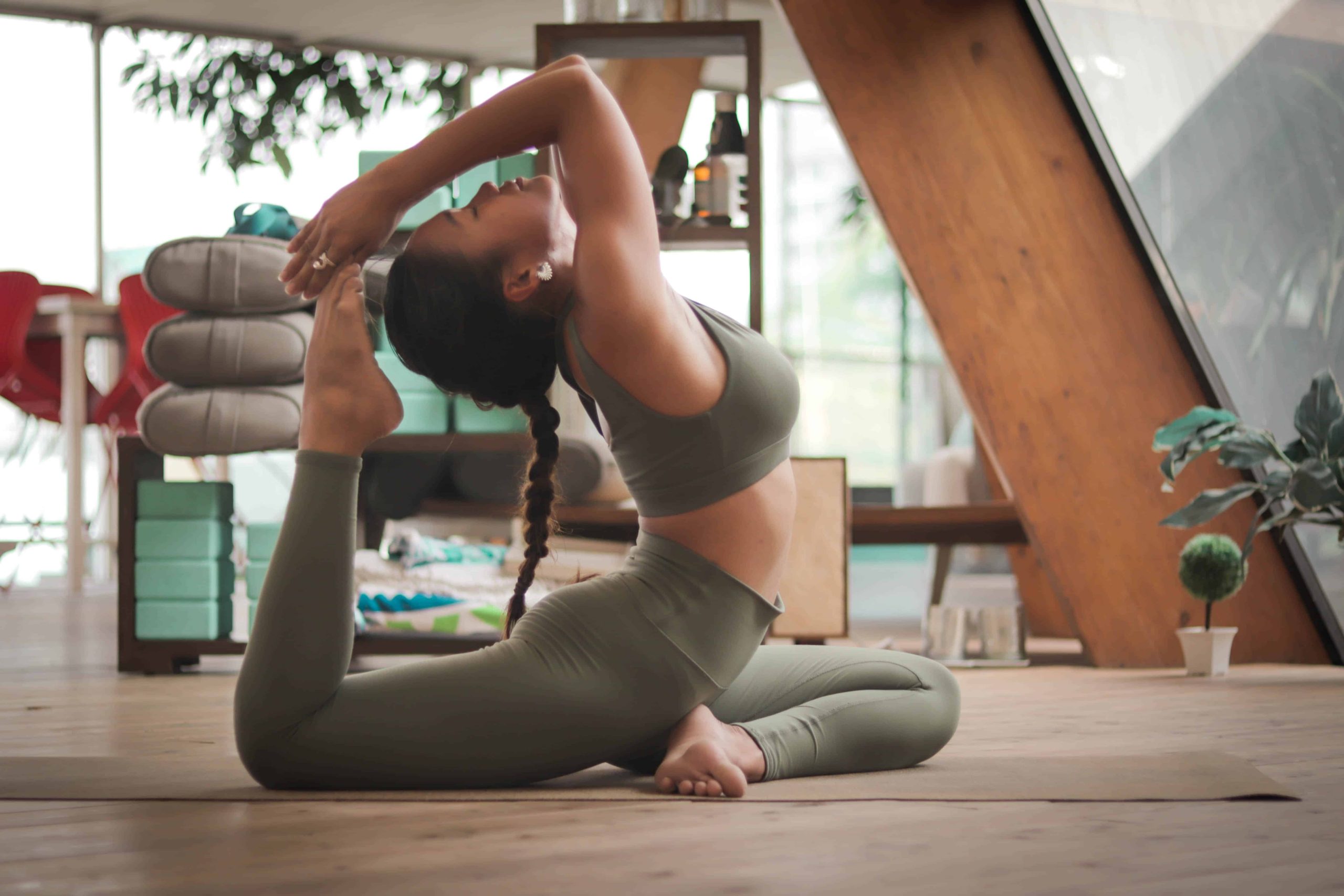 Handige tips en tricks om low budget yoga te volgen