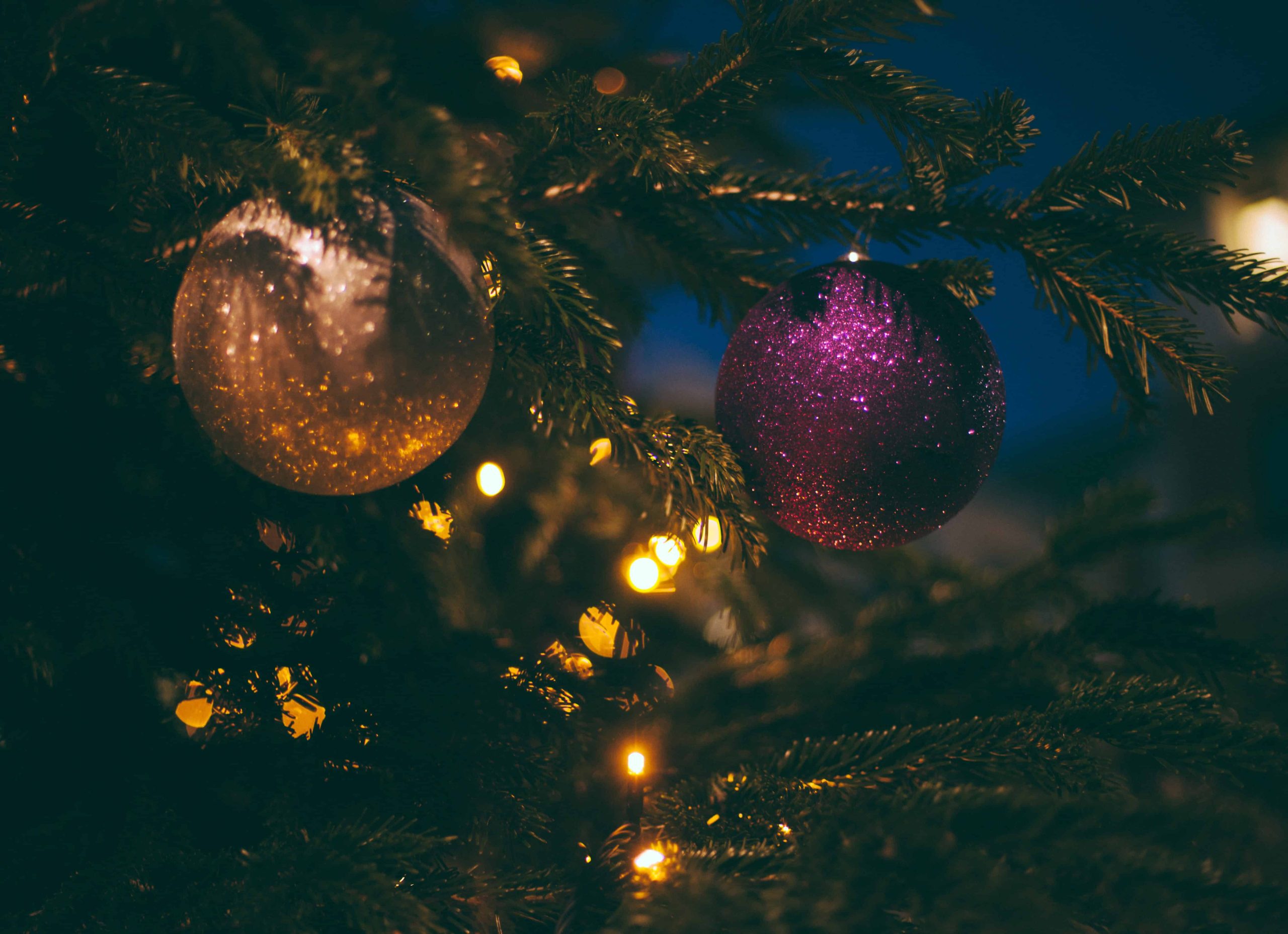 Kerststress? Met deze vijf houdingen kom jij tot rust tijdens de feestdagen
