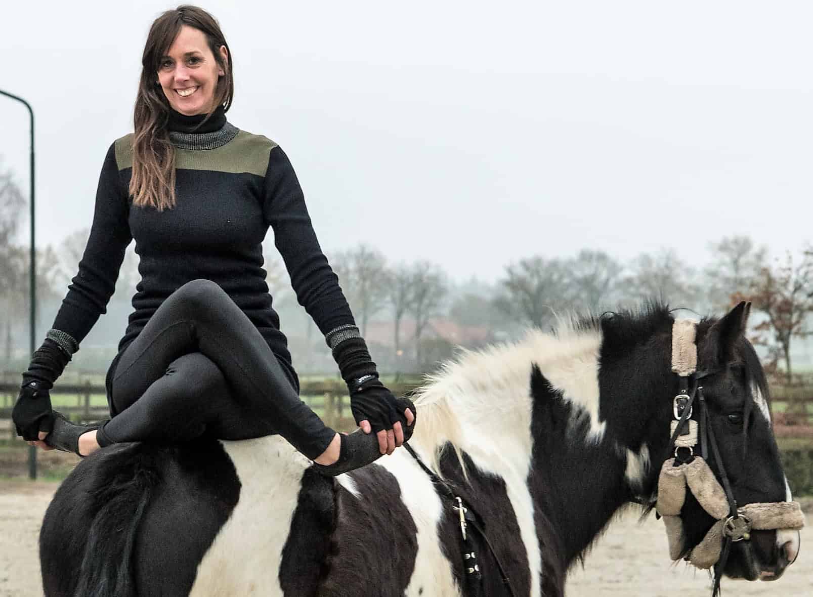 Linda geeft Paardenyoga: ‘‘Paarden zijn altijd in het hier en nu’’