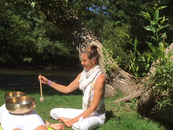 Yoga Internationaal viert de lente! Ontdek Rhe-set Yoga op basis van klankschalen