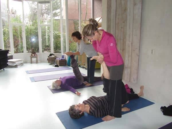 Oona Giesen: Hatha yoga met Iyengar basis