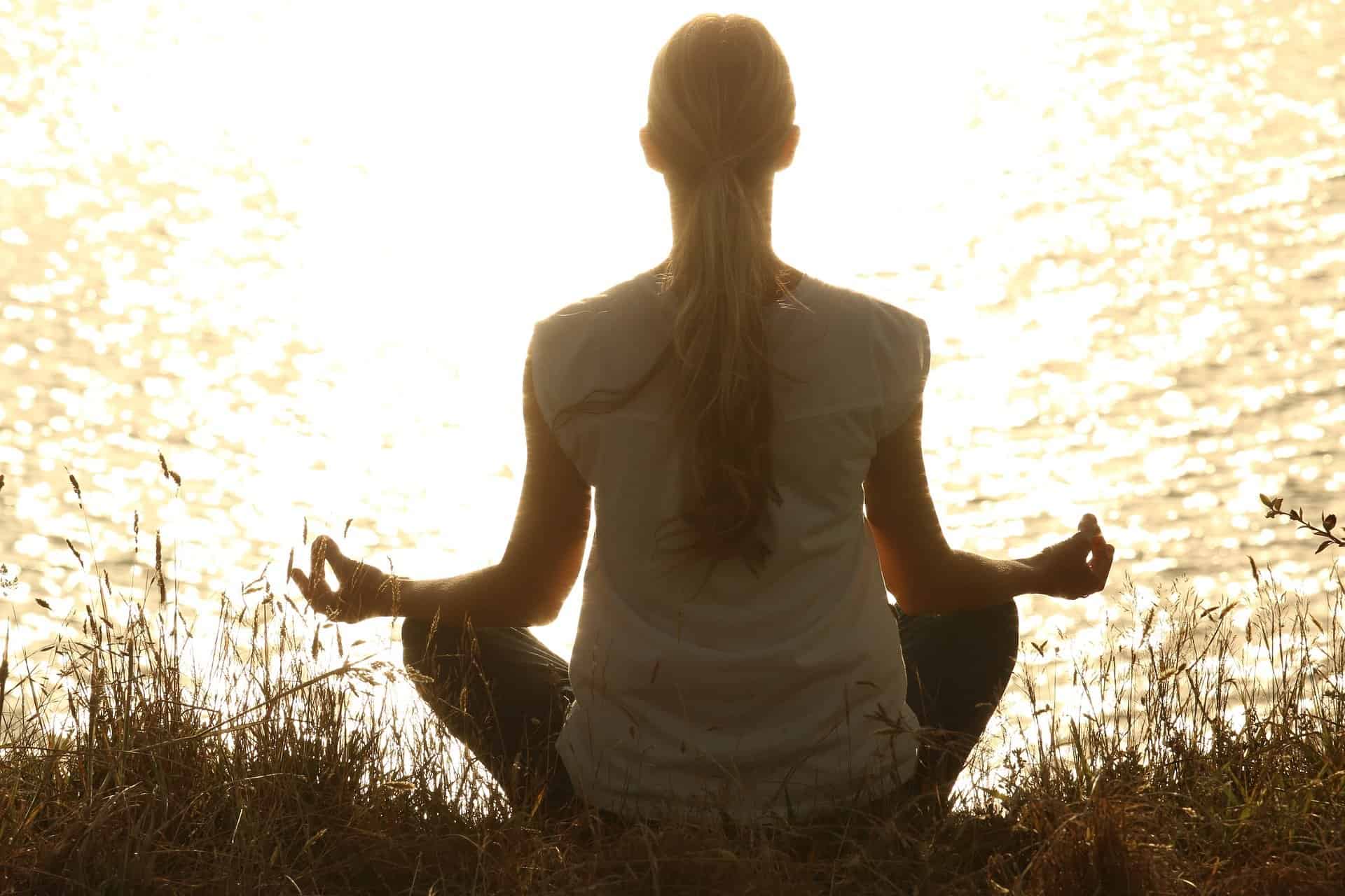 Dit is hoe yoga je kalm laat voelen