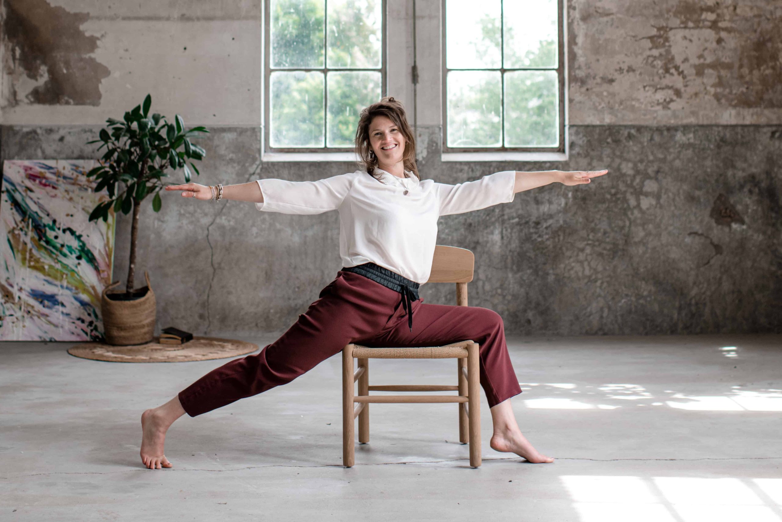 Noraly geeft yogales op kantoren: ‘‘Mooi om zaadjes van mindfulness te kunnen planten in een wereld die draait om ratio’’