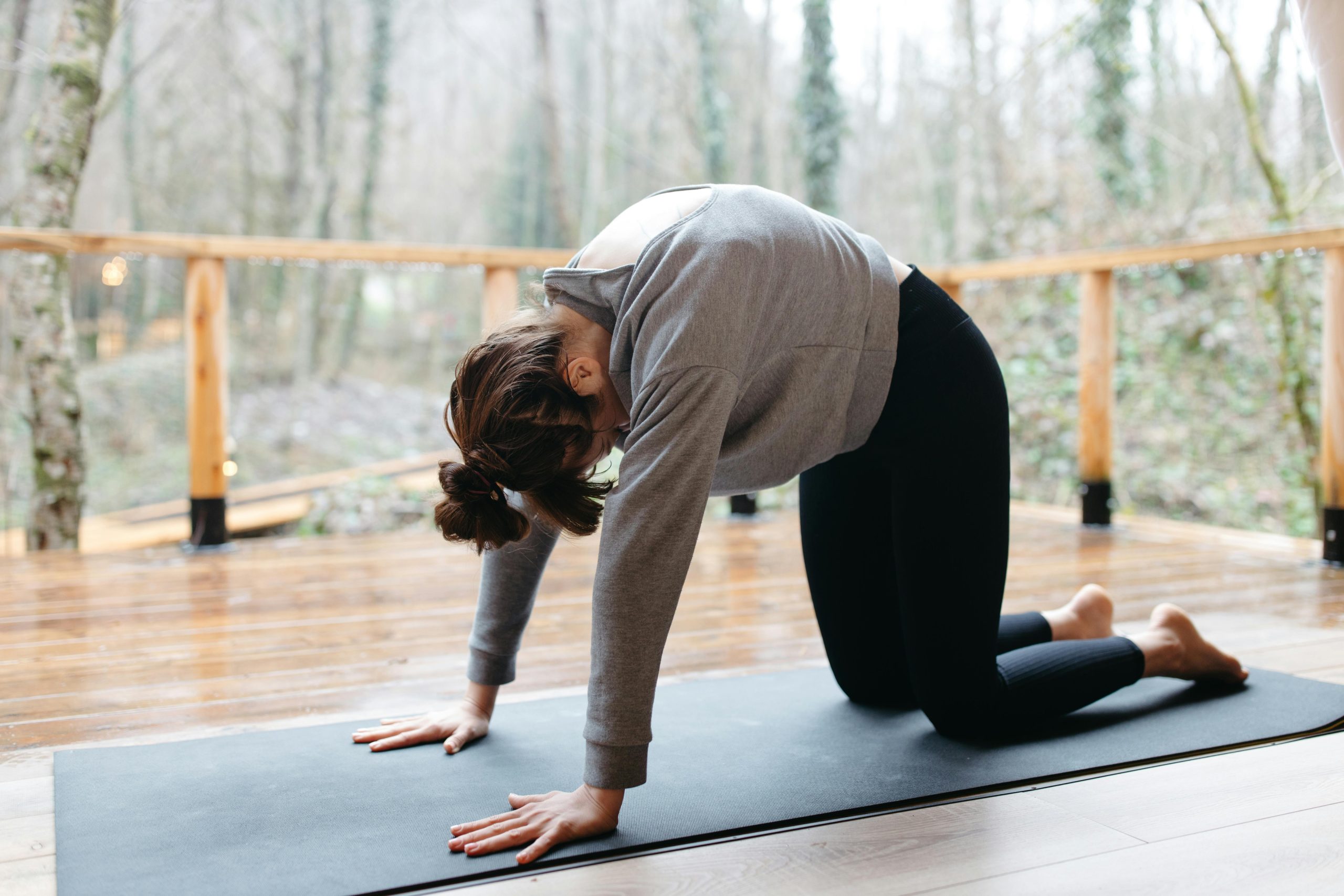 6 yogahoudingen die helpen tegen koude handen en voeten