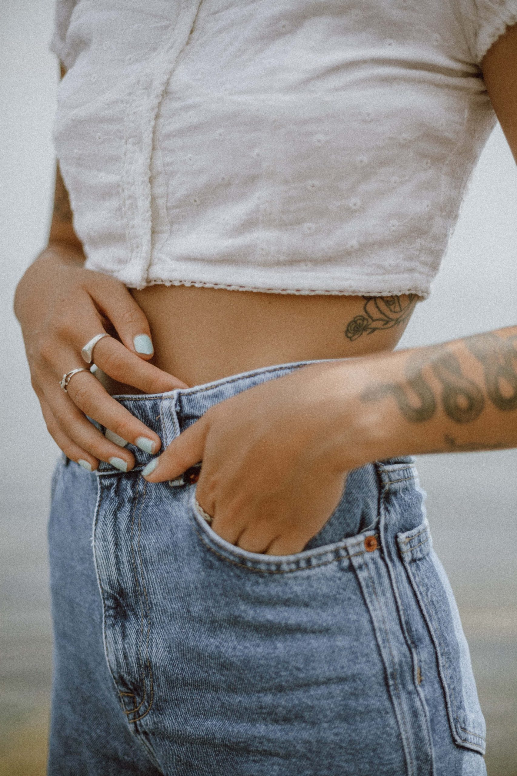 6 minimalistische yogatattoos en hun betekenis