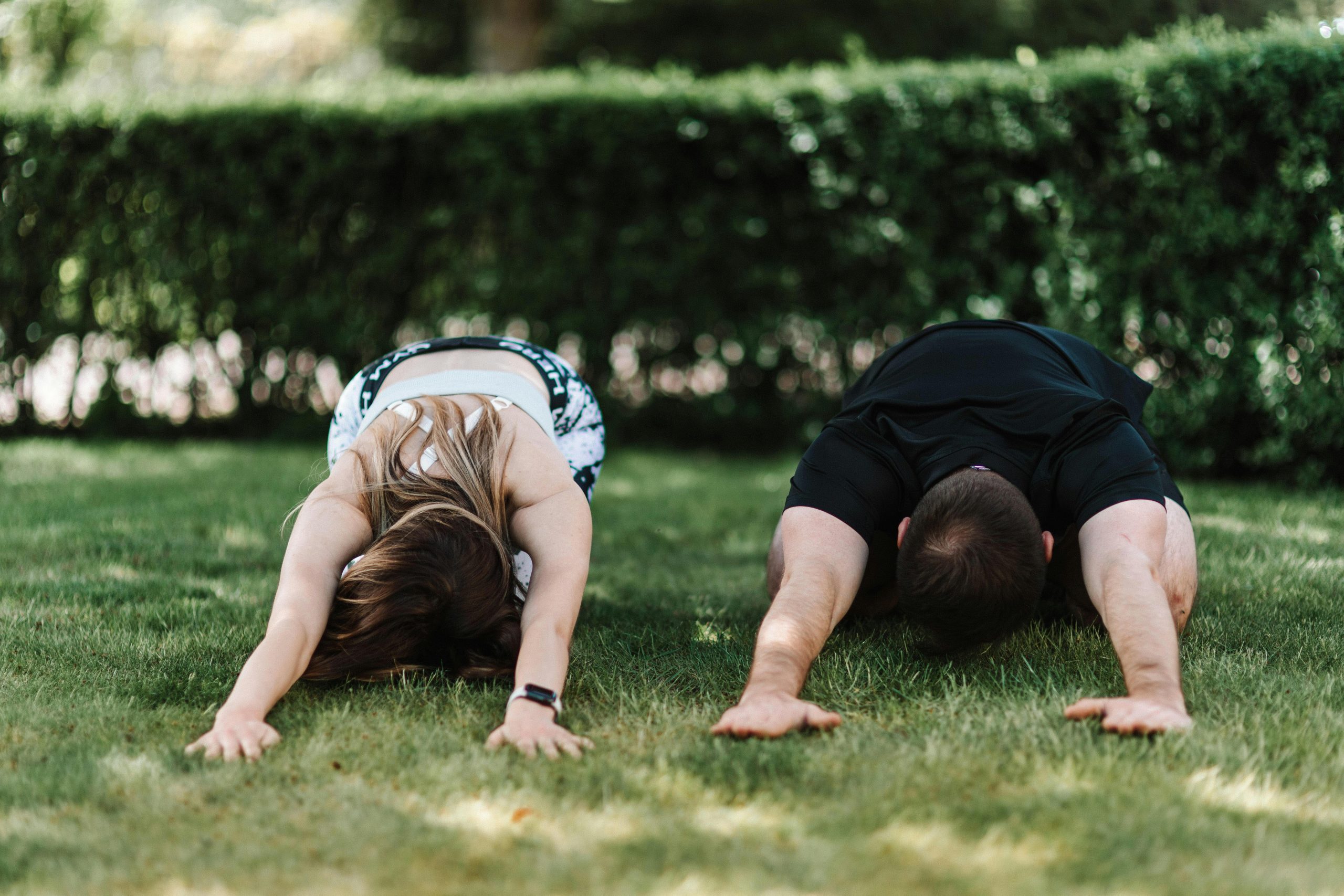 Wat yoga in de buitenlucht met je doet: de belangrijkste voordelen op een rij