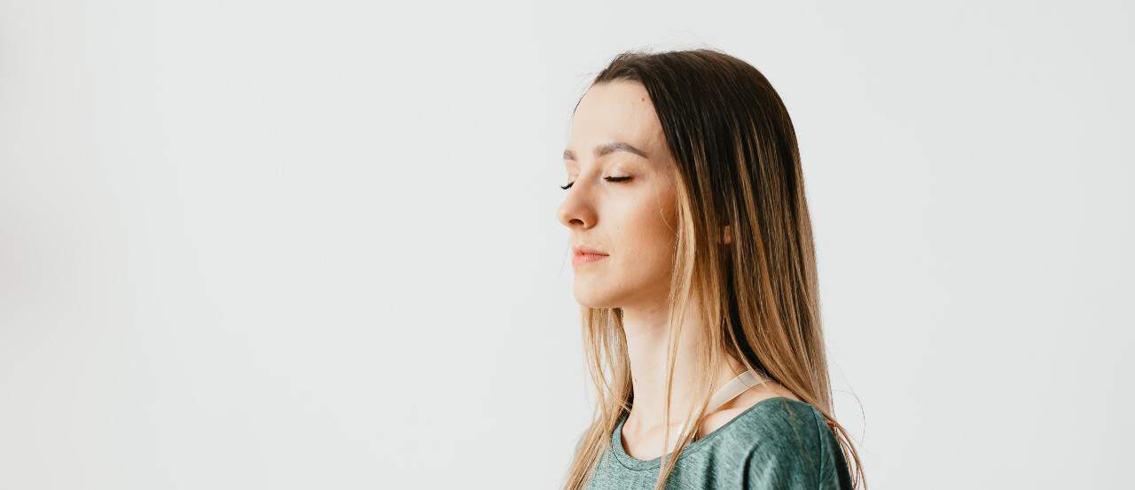 Een jonge en frisse uitstraling behouden? Dit zijn 7 yogaoefeningen voor je gezicht