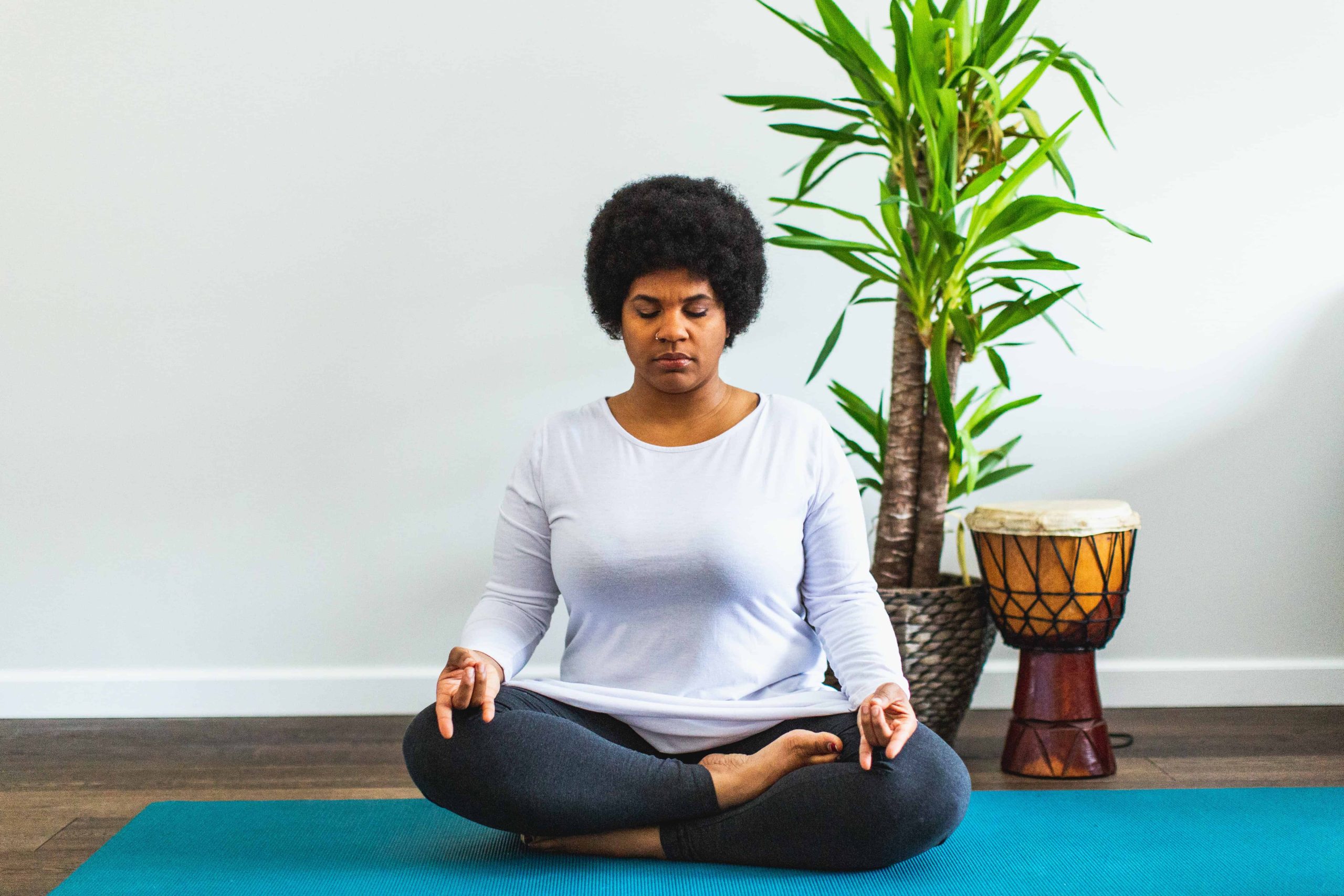 Yoga-retreat als secundaire arbeidsvoorwaarde: mentale gezondheid steeds belangrijker voor werkgevers