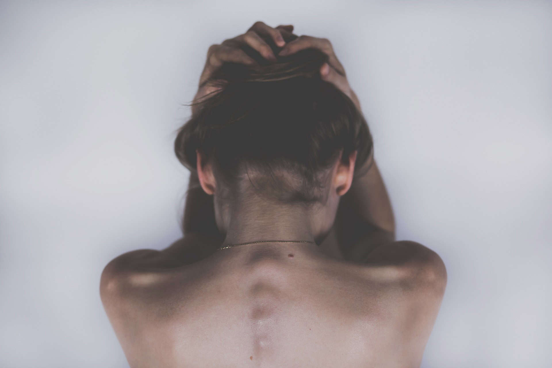 5 yogaposes die helpen tegen hoofdpijn