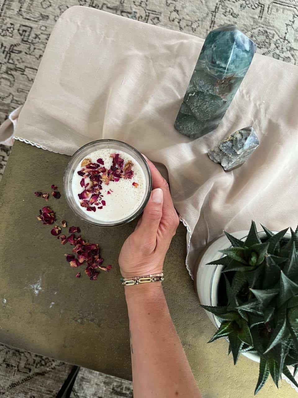 Recept: Maanmelk voor tijdens je menstruatie