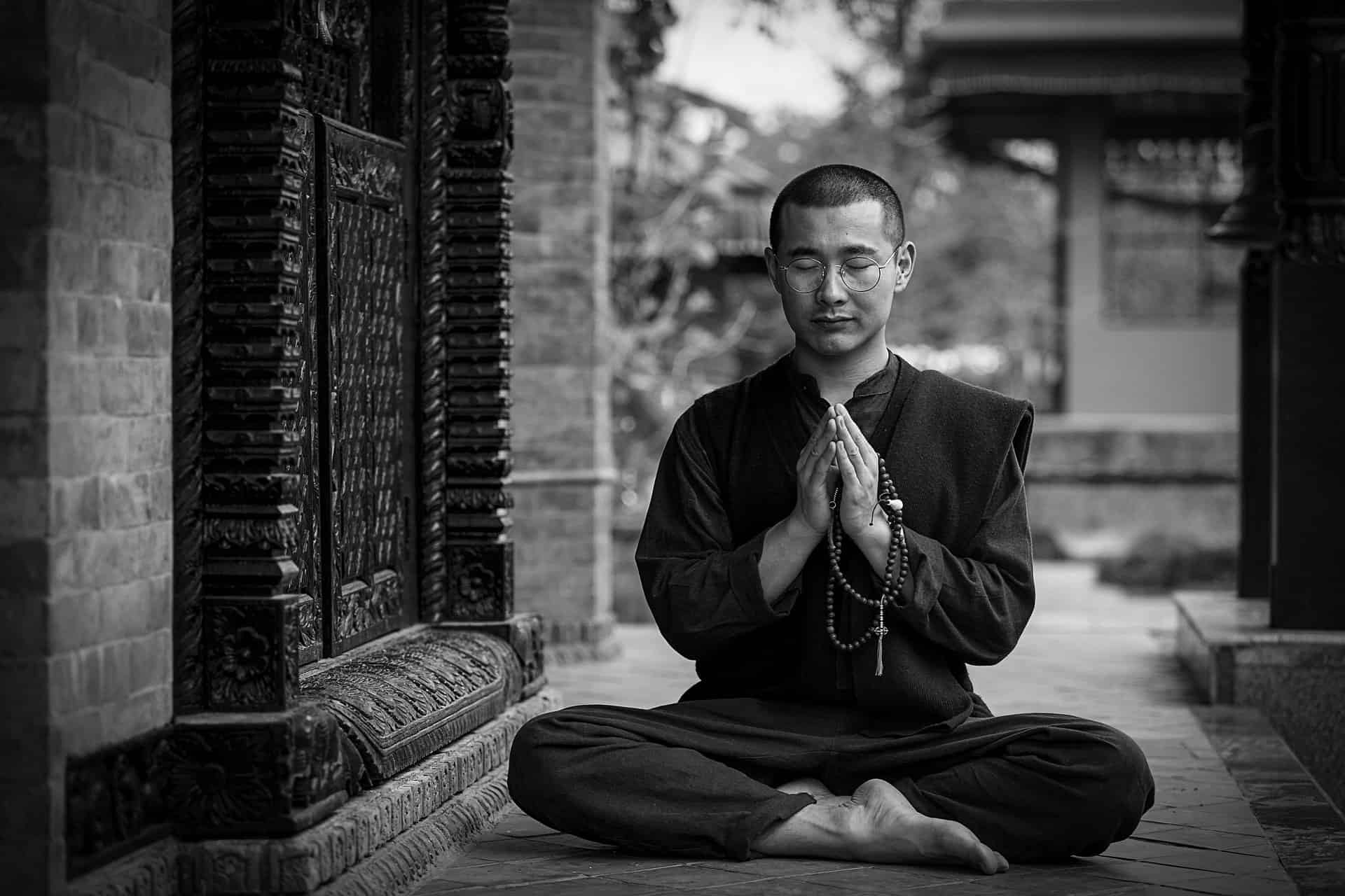 5 tips voor een fijne yogasessie in je eigen huis
